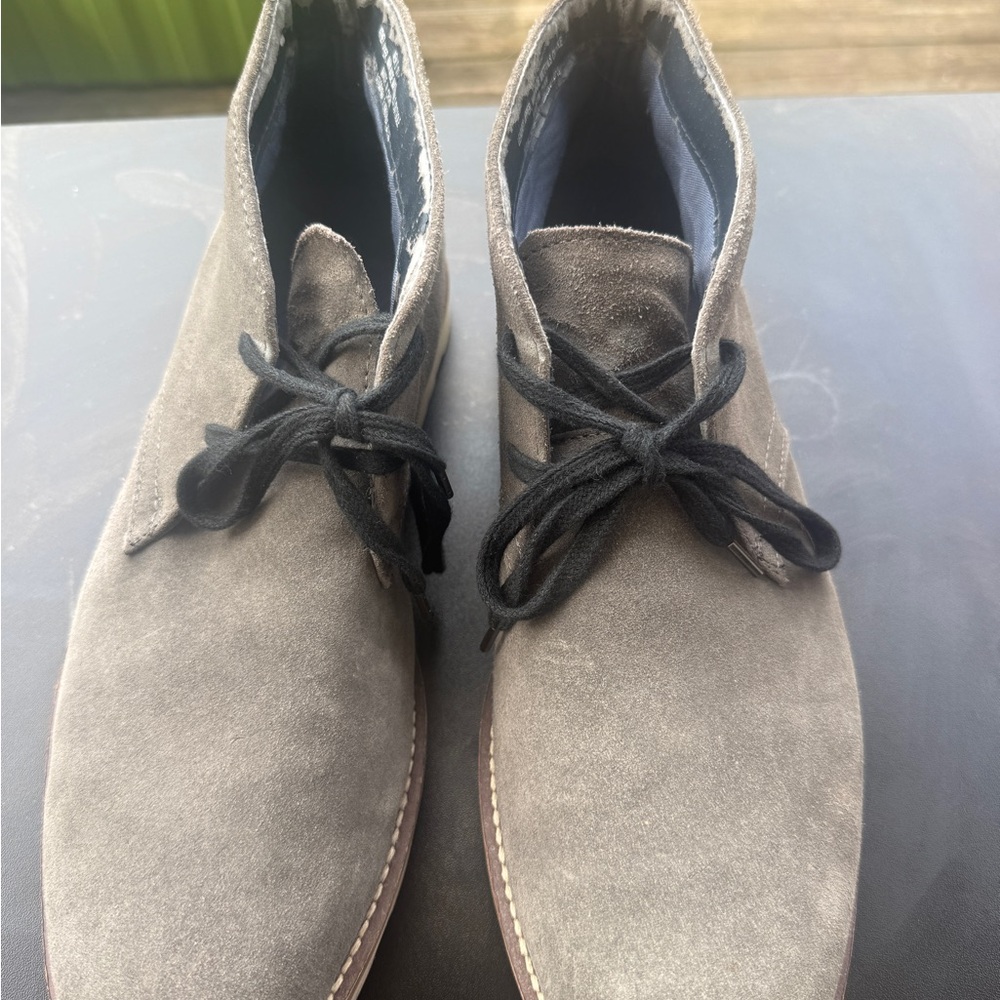 Men's Grey Suede Chukka Boots - Classic Lace-Up Style